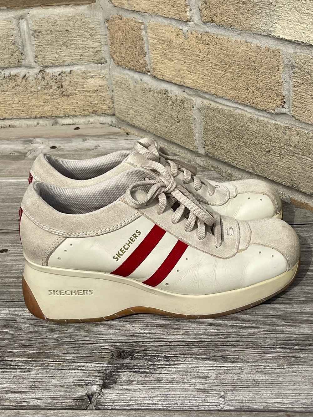 VTG Skechers Somethin Else Platform Sneaker White & Red Size 8 Leather Suede Y2K